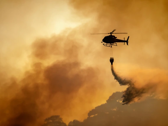 helicopter managing forest fire